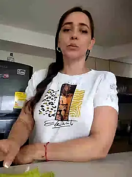 Snapshot of natalie_cowens chatting on February 2025 06:00:01 PM natalie cowens online show from February 2025 06:00:01 PM