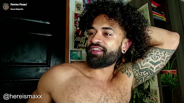 Snapshot of MaxG__ chatting on January 2025 12:11:01 AM MaxG online show from January 2025 12:11:01 AM