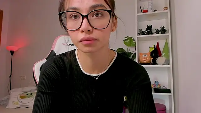 Adriennesexxx online show from December 2024 09:00:01 PM