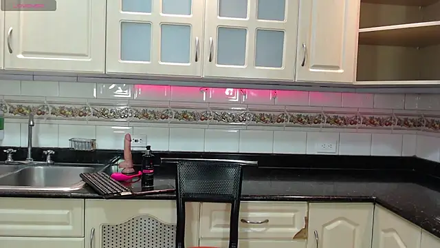 Snapshot of NatazhaQueen chatting on February 2026 07:51:01 AM NatazhaQueen online show from February 2026 07:51:01 AM