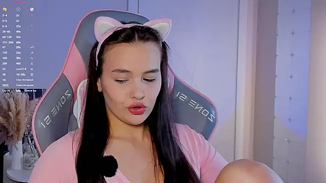 Snapshot of _Sweetie_ chatting on February 2026 02:23:02 PM Sweetie online show from February 2026 02:23:02 PM