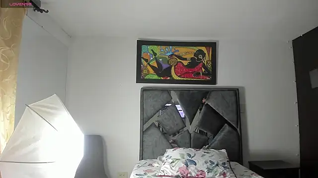 Vahiolet smith online show from October 2025 01:50:02 AM