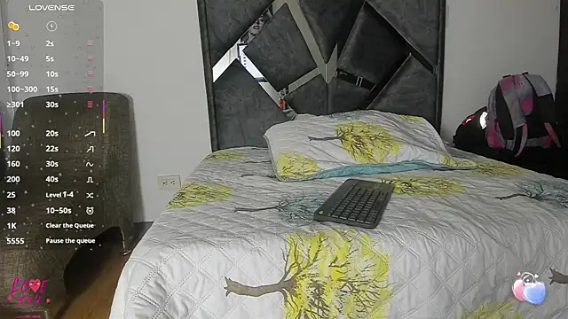 Vahiolet smith online show from November 2025 03:28:01 AM