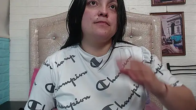 Snapshot of KataleyaStiward chatting on September 2025 01:00:01 PM KataleyaStiward online show from September 2025 01:00:01 PM
