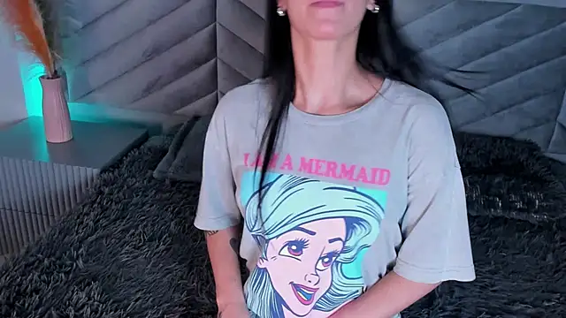 Ary thompson   online show from December 2024 08:11:01 PM