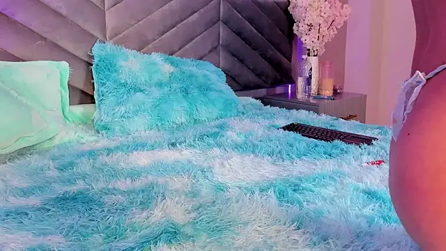 Ary thompson   online show from December 2024 10:19:01 PM