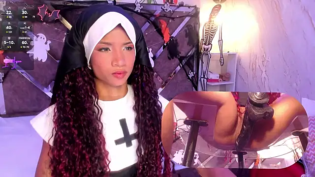 Snapshot of SofiRey_ chatting on October 2025 01:56:02 PM SofiRey online show from October 2025 01:56:02 PM