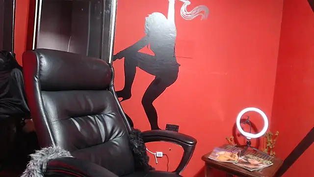 KLOE PIELL online show from December 2025 08:26:01 PM