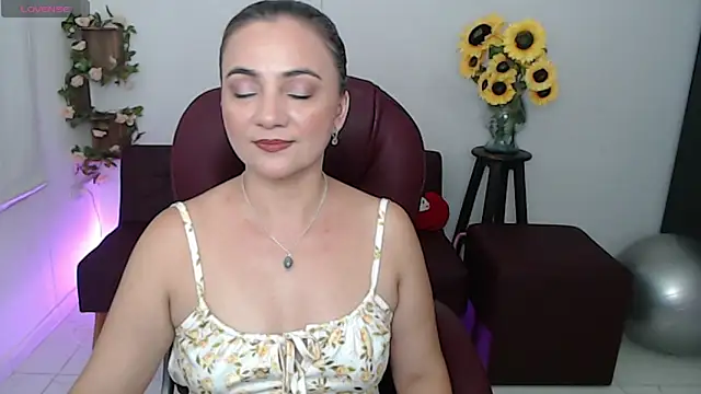 Snapshot of Ghada_milf chatting on April 2026 10:37:02 PM Ghada milf online show from April 2026 10:37:02 PM