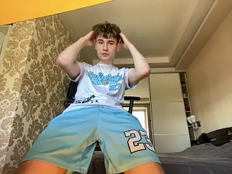 Snapshot of Mike_severi2 chatting on April 2026 06:03:01 AM Mike severi2 online show from April 2026 06:03:01 AM