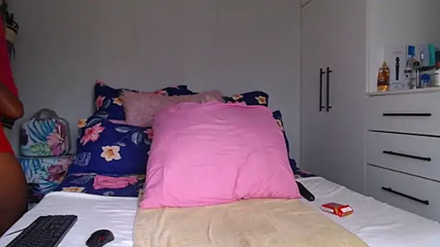 Snapshot of Amberbela chatting on November 2025 02:42:01 PM Amberbela online show from November 2025 02:42:01 PM