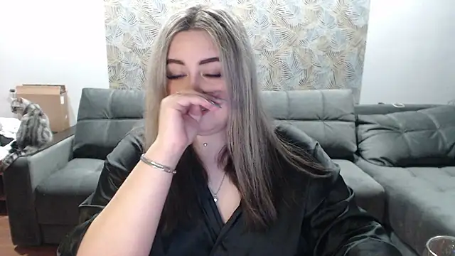 TiffaniYW online show from December 2024 07:34:02 PM