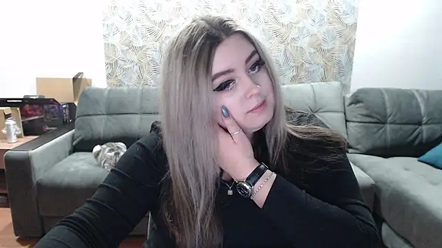 TiffaniYW online show from December 2024 07:52:02 PM