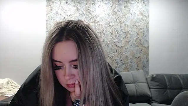 TiffaniYW online show from December 2024 10:09:01 PM