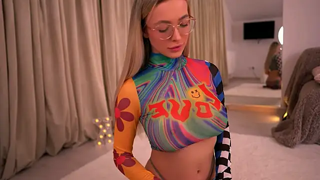 KylieJoyce online show from April 2026 08:18:01 PM