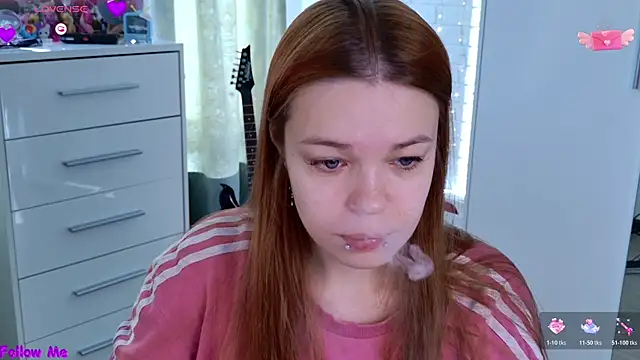 Snapshot of ValBae chatting on April 2026 06:14:01 AM ValBae online show from April 2026 06:14:01 AM