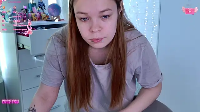Snapshot of ValBae chatting on April 2026 06:44:02 AM ValBae online show from April 2026 06:44:02 AM
