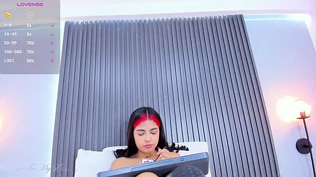 stephany roses  online show from December 2024 01:17:02 PM