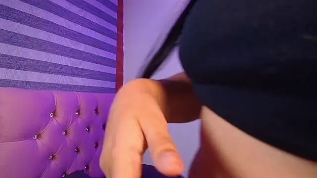 Snapshot of Maeena chatting on March 2026 01:44:01 AM Maeena online show from March 2026 01:44:01 AM