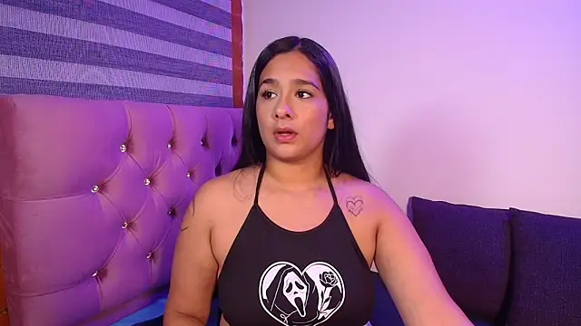 Snapshot of Maeena chatting on March 2026 11:59:01 PM Maeena online show from March 2026 11:59:01 PM