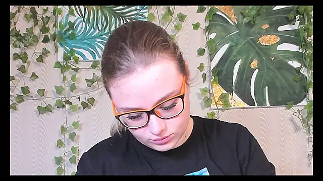 Snapshot of Seductive_She_Wolf chatting on September 2025 08:25:01 PM Seductive She Wolf online show from September 2025 08:25:01 PM