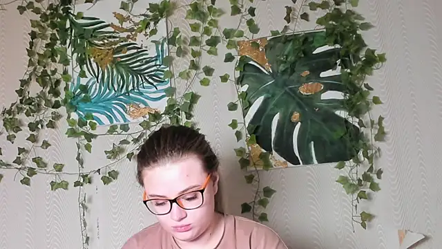 Snapshot of Seductive_She_Wolf chatting on October 2025 04:48:02 PM Seductive She Wolf online show from October 2025 04:48:02 PM