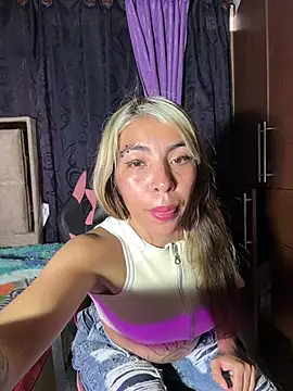 alanaanddaphne online show from May 2026 10:05:02 PM