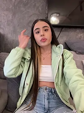 Snapshot of AbyThompson chatting on January 2025 08:00:01 PM AbyThompson online show from January 2025 08:00:01 PM