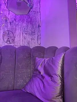 AbyThompson online show from November 2025 06:51:01 PM