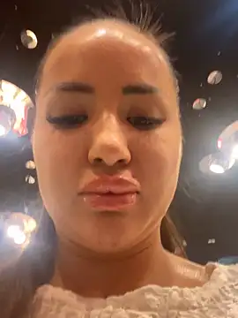 Snapshot of beautydiamond chatting on November 2025 08:59:02 AM beautydiamond online show from November 2025 08:59:02 AM