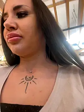 Snapshot of beautydiamond chatting on December 2025 08:43:01 AM beautydiamond online show from December 2025 08:43:01 AM