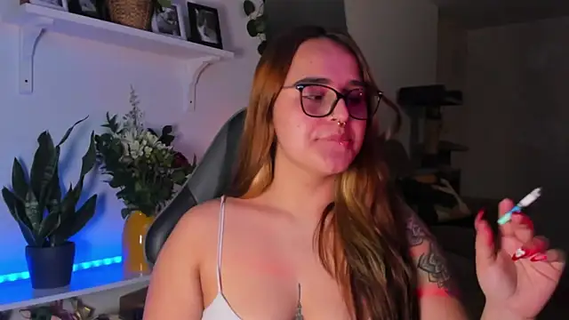 Snapshot of evy_orange1 chatting on February 2026 03:16:02 AM evy orange1 online show from February 2026 03:16:02 AM