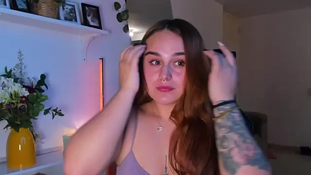 Snapshot of evy_orange1 chatting on March 2026 01:07:02 AM evy orange1 online show from March 2026 01:07:02 AM