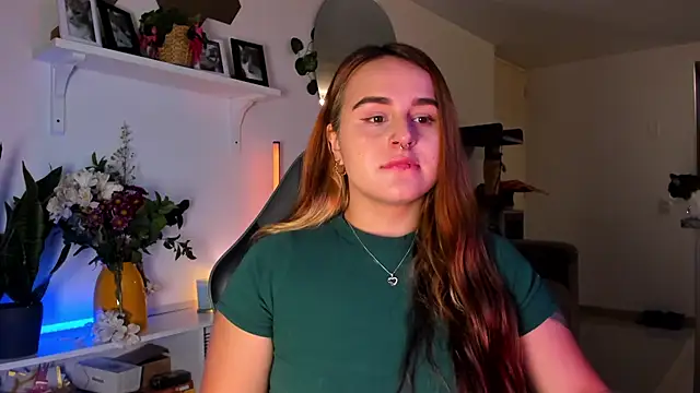 Snapshot of evy_orange1 chatting on March 2026 12:18:01 AM evy orange1 online show from March 2026 12:18:01 AM