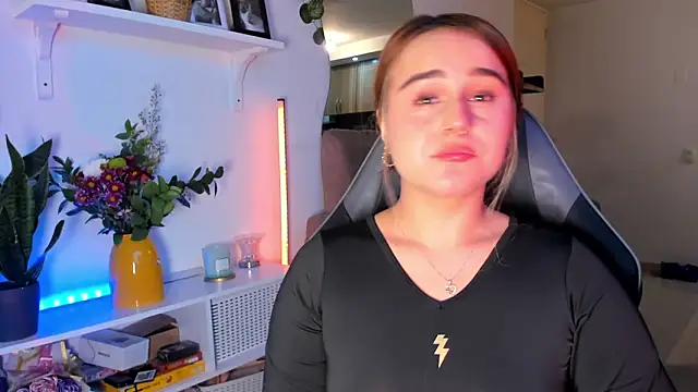 Snapshot of evy_orange1 chatting on March 2026 01:35:02 AM evy orange1 online show from March 2026 01:35:02 AM