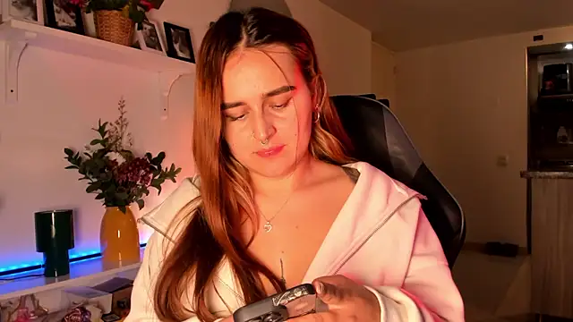 Snapshot of evy_orange1 chatting on March 2026 12:05:01 AM evy orange1 online show from March 2026 12:05:01 AM