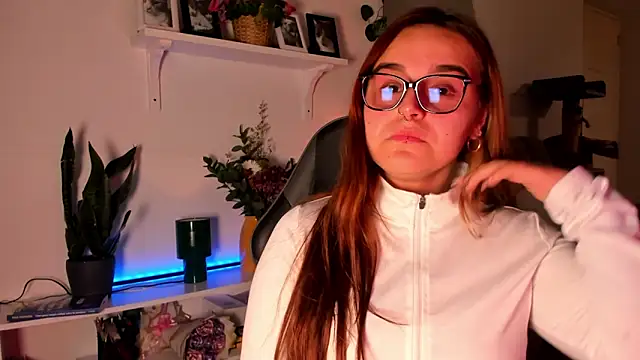 Snapshot of evy_orange1 chatting on March 2026 12:06:02 AM evy orange1 online show from March 2026 12:06:02 AM