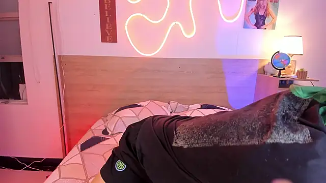 justinbiler online show from October 2025 01:00:02 PM