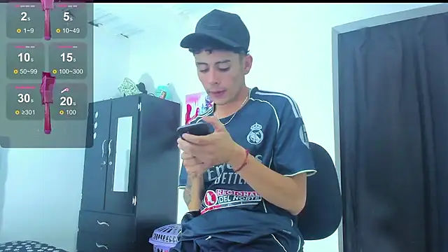 Snapshot of Alexander_and_Xiao chatting on January 2026 05:24:01 AM Alexander and Xiao online show from January 2026 05:24:01 AM