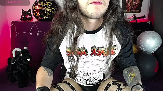 Snapshot of blckwolf_6 chatting on December 2024 10:11:01 PM blckwolf 6 online show from December 2024 10:11:01 PM