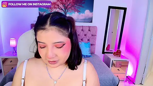 Snapshot of Emma_monserrat chatting on October 2025 07:43:01 PM Emma monserrat online show from October 2025 07:43:01 PM