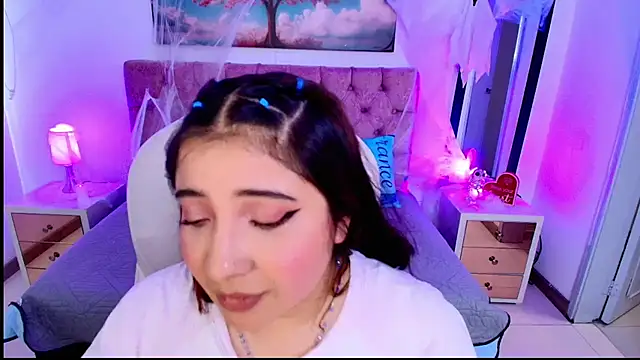 Snapshot of Emma_monserrat chatting on October 2025 07:25:02 PM Emma monserrat online show from October 2025 07:25:02 PM