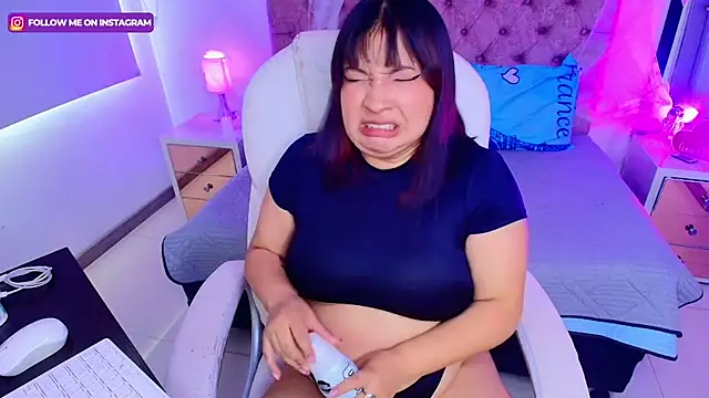 Snapshot of Emma_monserrat chatting on October 2025 07:14:02 PM Emma monserrat online show from October 2025 07:14:02 PM