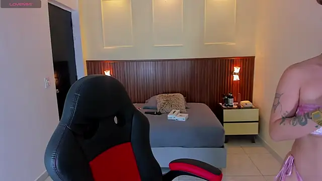 Snapshot of LUCYAMARS1 chatting on November 2025 12:40:01 PM LUCYAMARS1 online show from November 2025 12:40:01 PM