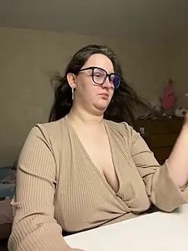 hungry1bunny online show from May 2026 06:15:02 PM