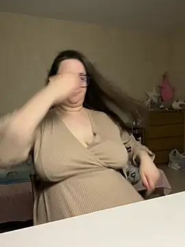 Snapshot of hungry1bunny chatting on June 2026 06:31:02 PM hungry1bunny online show from June 2026 06:31:02 PM