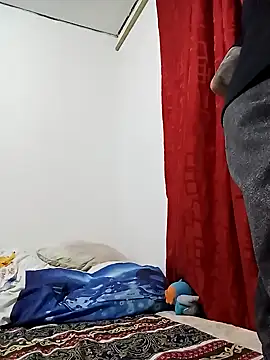 Snapshot of HornetBigDickonYou chatting on January 2025 12:42:01 AM HornetBigDickonYou online show from January 2025 12:42:01 AM