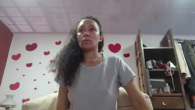 Snapshot of DanaiOluyi chatting on December 2024 09:04:01 PM DanaiOluyi online show from December 2024 09:04:01 PM