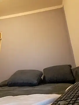 Henner33 online show from January 2025 07:34:01 PM