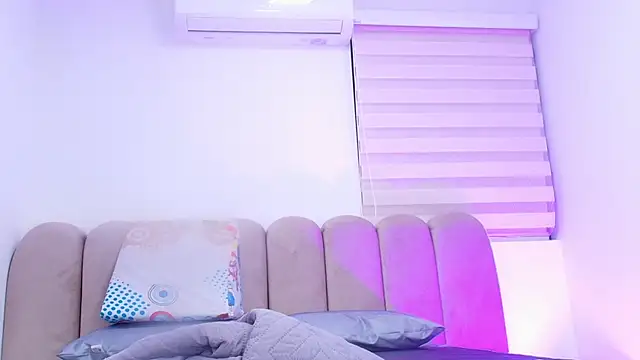 Snapshot of nicol_f chatting on February 2026 03:10:02 AM nicol f online show from February 2026 03:10:02 AM